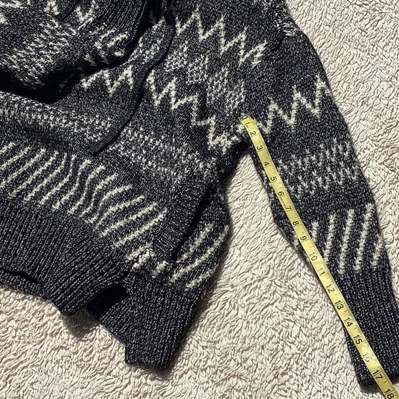 Victoria’s Secret Hoodie Sweater With Pockets - Picture 9 of 10